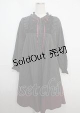 axes femme / 巻きバラ付フリルワンピース F 黒 Y-25-03-22-070-AX-OP-SZ-ZS