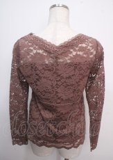 画像2: 【SALE】axes femme / 総レースVネックインナー M モカ Y-25-03-22-009-AX-TO-SZ-ZT154 (2)