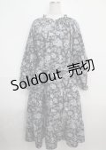 axes femme / フリルデザイン花柄ワンピース 3L 黒 Y-25-03-22-105-AX-OP-SZ-ZS