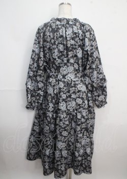 画像2: axes femme / フリルデザイン花柄ワンピース 3L 黒 Y-25-03-22-105-AX-OP-SZ-ZS