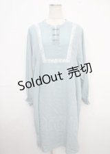 axes femme / チャイナ風装飾釦ゆったりワンピース F サックス Y-25-03-23-061-AX-OP-SZ-ZI