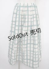 an another angelus / ペイントタッチ柄タックスカート F グリーン×ホワイト Y-25-03-23-110-CA-SK-SZ-ZY