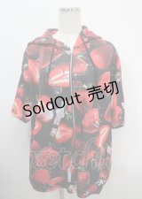 TRAVAS TOKYO / “医療系いちご”の半袖パーカー。 F ブラック×レッド Y-25-03-26-102-PU-TO-SZ-ZY