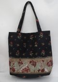 axes femme / フラワーパネル柄トートバッグ  黒 Y-25-03-26-027-AX-BG-SZ-ZY