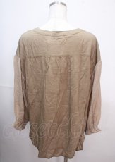 画像2: 【SALE】axes femme / ノーカラーシャツ  ベージュ Y-25-04-01-070-AX-BL-SZ-ZT153 (2)