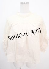 axes femme / 肩レースブラウス  キナリ Y-25-04-01-080-AX-BL-SZ-ZY