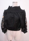 axes femme NOSTALGIE / 袖刺繍入りブラウス M 黒 Y-25-04-01-103-AX-BL-SZ-ZY