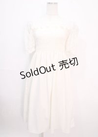 axes femme POETIQUE / シャーリングワンピース M 生成り Y-25-04-01-117-AX-OP-SZ-ZI