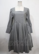 Perla nell' ostrica / スクエアネックワンピース  グレー Y-25-04-03-076-EL-OP-SZ-ZY