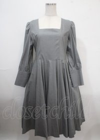 Perla nell' ostrica / スクエアネックワンピース  グレー Y-25-04-03-076-EL-OP-SZ-ZY