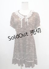 axes femme / アンティーク文字柄ワンピース M 茶 Y-25-04-03-103-AX-OP-SZ-ZY