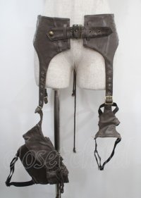 Ozz Croce / レッグベルト付きガーター風ウエストバッグ  ブラウン Y-25-04-03-139-OO-BG-SZ-ZY