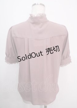 画像2: axes femme / カメオブローチスタンドネック半袖ブラウス  ピンク Y-25-04-03-013-AX-BL-SZ-ZY