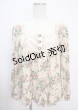 axes femme / 薔薇柄トップス  キナリ Y-25-04-03-021-AX-TO-SZ-ZY