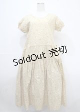 WONDERFUL WORLD / ローズ柄たくしあげワンピース  ベージュ Y-25-04-11-066-LO-OP-SZ-ZY