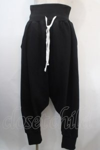KRY CLOTHING / OMUTSU サルエルパンツ F 黒 Y-25-04-15-197-EL-PA-SZ-ZY