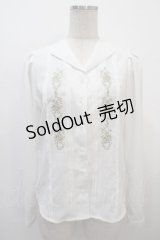 an another angelus / オープンカラーローズ刺繍ブラウス F オフホワイト Y-25-04-20-020-CA-BL-SZ-ZY