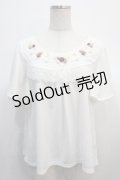 axes femme / ローズガーデンフリル袖プルオーバー  白 Y-25-04-21-015-AX-TO-SZ-ZY
