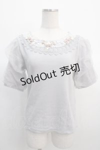 axes femme / 巻きバラのふんわりチュール袖プルオーバー  サックス Y-25-04-21-023-AX-TO-SZ-ZY