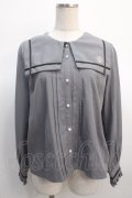 axes femme POETIQUE / チェックリボン付セーラーブラウス  グレー Y-25-04-21-028-AX-BL-SZ-ZY
