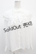 axes femme POETIQUE / ケープデザインフリルブラウス  白 Y-25-04-21-030-AX-BL-SZ-ZY
