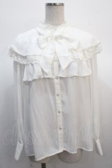 axes femme POETIQUE / ケープデザインフリルブラウス  白 Y-25-04-21-030-AX-BL-SZ-ZY