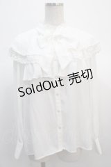 axes femme POETIQUE / ケープデザインフリルブラウス  白 Y-25-04-21-030-AX-BL-SZ-ZY