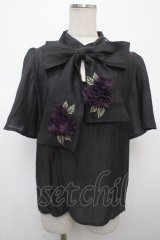 axes femme / 紫陽花装飾リボンブラウスプルオーバー F 黒 Y-25-04-23-051-AX-TO-SZ-ZY