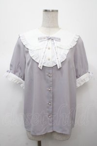 Amavel / メッセージサテンリボンフリルブラウス F ラベンダー Y-25-04-23-059-CA-BL-SZ-ZY