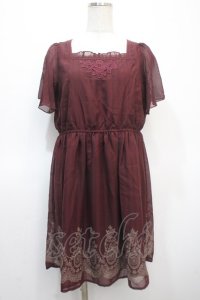 axes femme / ストライプレースプリント半袖ワンピース  ワイン Y-25-04-23-107-AX-OP-SZ-ZY