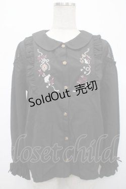 画像1: axes femme / 猫刺繍ヨークフリルブラウス F 黒 Y-25-04-23-033-AX-BL-SZ-ZY
