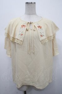 axes femme / 刺繍入ケープブラウス F 生成り Y-25-04-23-044-AX-BL-SZ-ZY