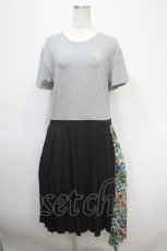 画像1: 【SALE】axes femme / バイカラープリーツワンピース  グレー×黒 Y-25-04-26-075-AX-OP-SZ-ZT499 (1)