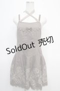 Emily Temple cute / バラ&ウサギラメ刺繍ローウエストノースリーブワンピース  ブラウン Y-25-04-26-093-ET-OP-SZ-ZY