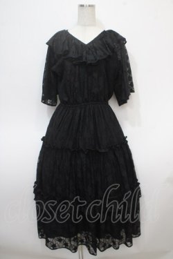 画像1: axes femme NOSTALGIE / フリルティアード総レースワンピース F 黒 Y-25-04-28-009-AX-OP-SZ-ZY