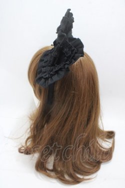 画像2: Angelic Pretty / ロゴ刺繍フリルリボンカチューシャ  黒 Y-25-05-05-013-AP-AC-SZ-ZY