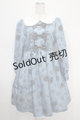 ALICE and the PIRATES / アリスとアルファベットの迷宮柄ワンピース  ブルー Y-25-05-10-126-PA-OP-SZ-ZY