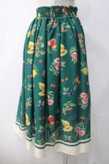 画像2: 【SALE】axes femme / ミックスフルーツ柄スカート M グリーン Y-25-05-10-177-AX-SK-SZ-ZT503 (2)