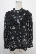 axes femme / レトロオーナメントバラ柄ブラウス F 黒 Y-25-05-10-025-AX-BL-SZ-ZY