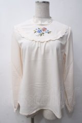 Fi.n.t / お花刺繍ヨークプルブラウス  オフ Y-25-05-14-022-CA-BL-AS-ZY