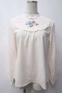 Fi.n.t / お花刺繍ヨークプルブラウス  オフ Y-25-05-14-022-CA-BL-AS-ZY
