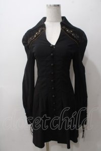 Ozz oneste / レースアップ刺繍ワンピース  黒 Y-25-05-19-068-OO-OP-SZ-ZT202