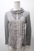 axes femme / 胸元ブラウス風プルオーバー  グレー Y-25-05-19-012-AX-TO-AS-ZY