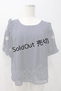 axes femme POETIQUE / 花モチーフシフォントップス  紺 Y-25-05-22-071-AX-TO-SZ-ZY
