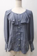 axes femme / シャボ付きラッフルブラウス  ブルー Y-25-05-22-072-AX-BL-SZ-ZY