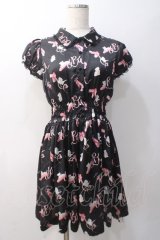 Rose Marie seoir / shirringワンピース  ネコバレエ柄黒 Y-25-05-22-129-EL-OP-SZ-ZY