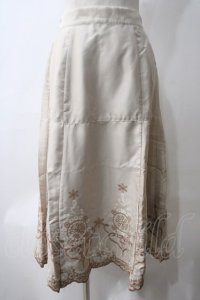 axes femme / カラー刺繍スカート  ベージュ Y-25-05-25-202-AX-SK-SZ-ZT158