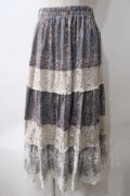 axes femme / ペイズリー×花柄ロングスカート  グレー Y-25-05-25-206-AX-SK-SZ-ZY