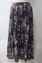 axes femme / 水彩花柄プリーツロングスカート  紺 Y-25-05-25-209-AX-SK-SZ-ZI