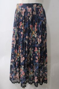 axes femme / 水彩花柄プリーツロングスカート  紺 Y-25-05-25-209-AX-SK-SZ-ZI